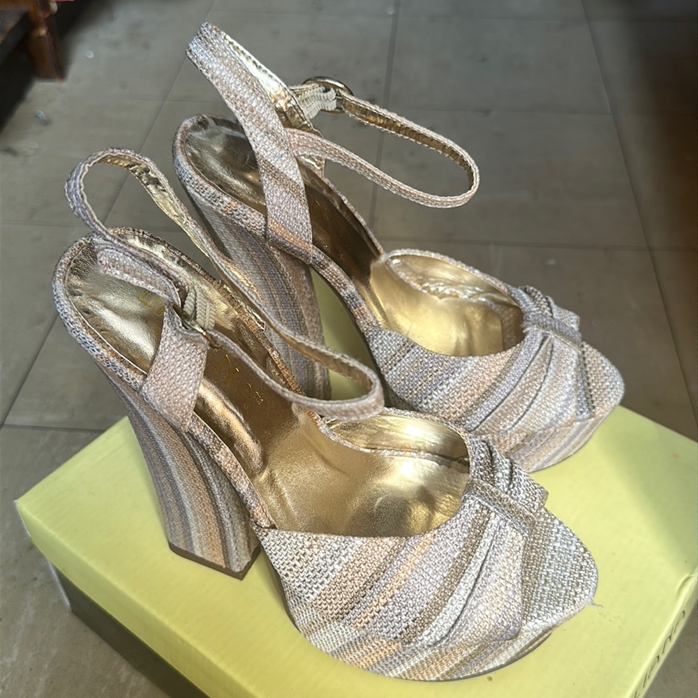 Lilana Multi color heels size 7 1/2